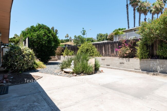 Building Photo - Nice Large 3 Bedroom, 2 Bath House