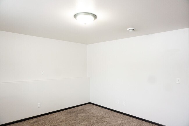 Building Photo - 3 Bed 3 Bath Twin Home