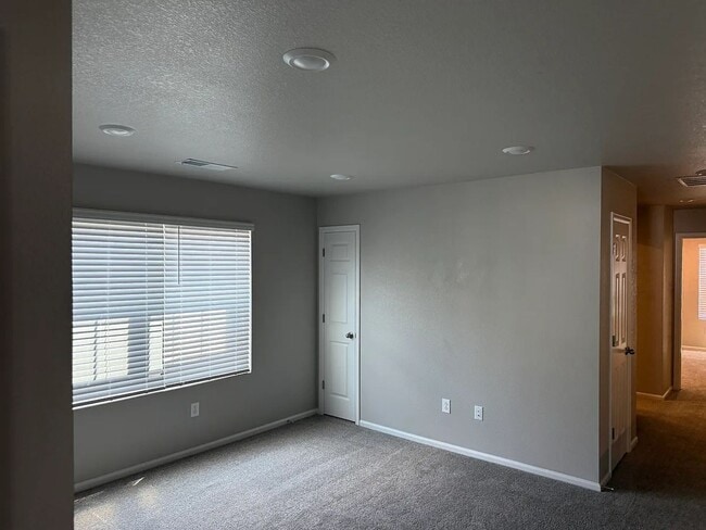 Building Photo - 745 N Tempe St