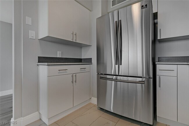 Building Photo - 3111 Bel Air Dr