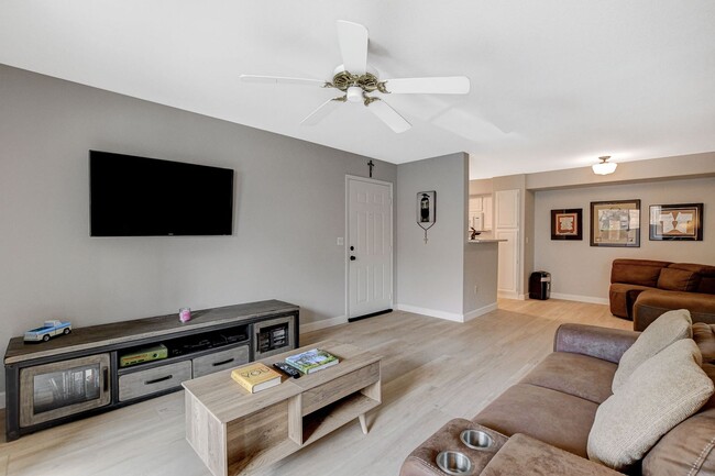 Building Photo - Chic & Convenient: Your Ground-Level Condo Retreat in Silverado Ranch