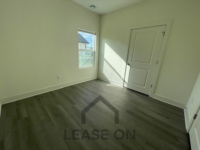 Building Photo - 1753/55 Hickory