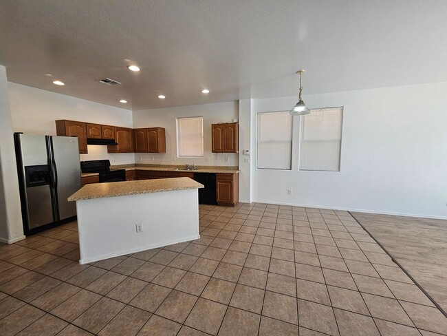 Building Photo - 5 bedroom, 5 walk in closets! + loft/game ...