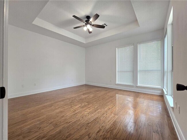 Building Photo - 2107 Olvey Dr