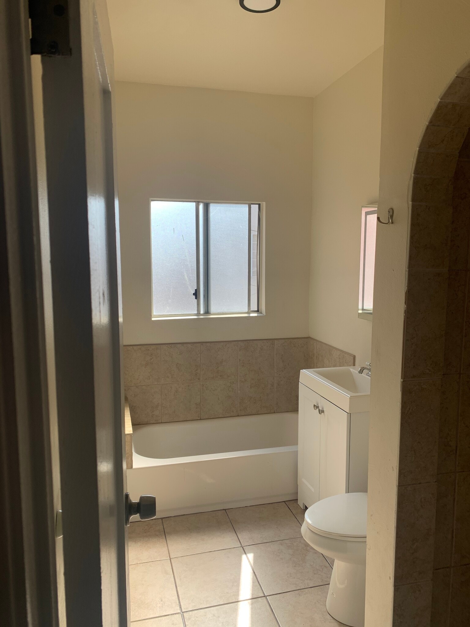 Building Photo - 2322 1/2 E 2nd St