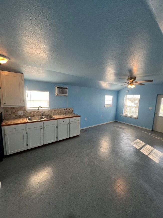 Building Photo - 323 17th St