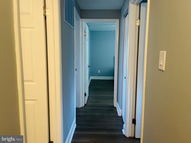 Building Photo - 13200 Cabinwood Dr