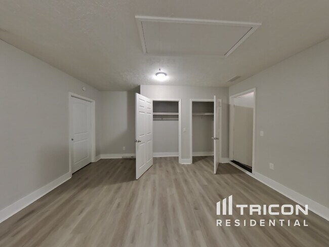 Building Photo - 270 Rosewood Dr