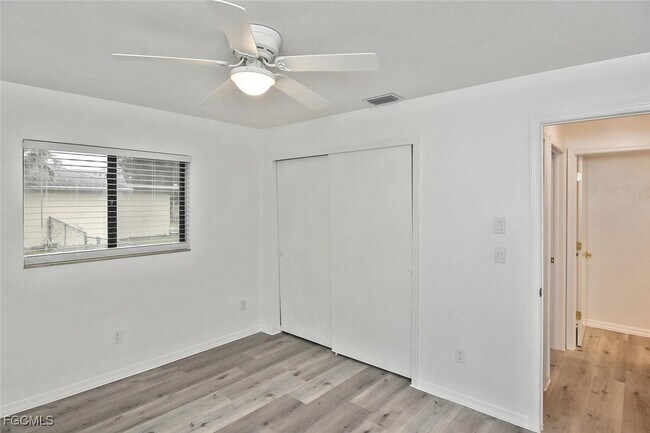 Building Photo - 1202 E 7th St