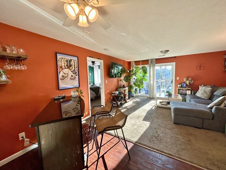 Building Photo - 8831 Eagleview Dr