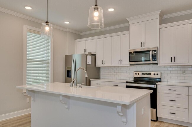 Building Photo - 596 Vinings Dr