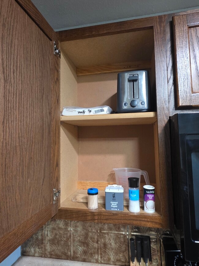 Building Photo - Oasis on F