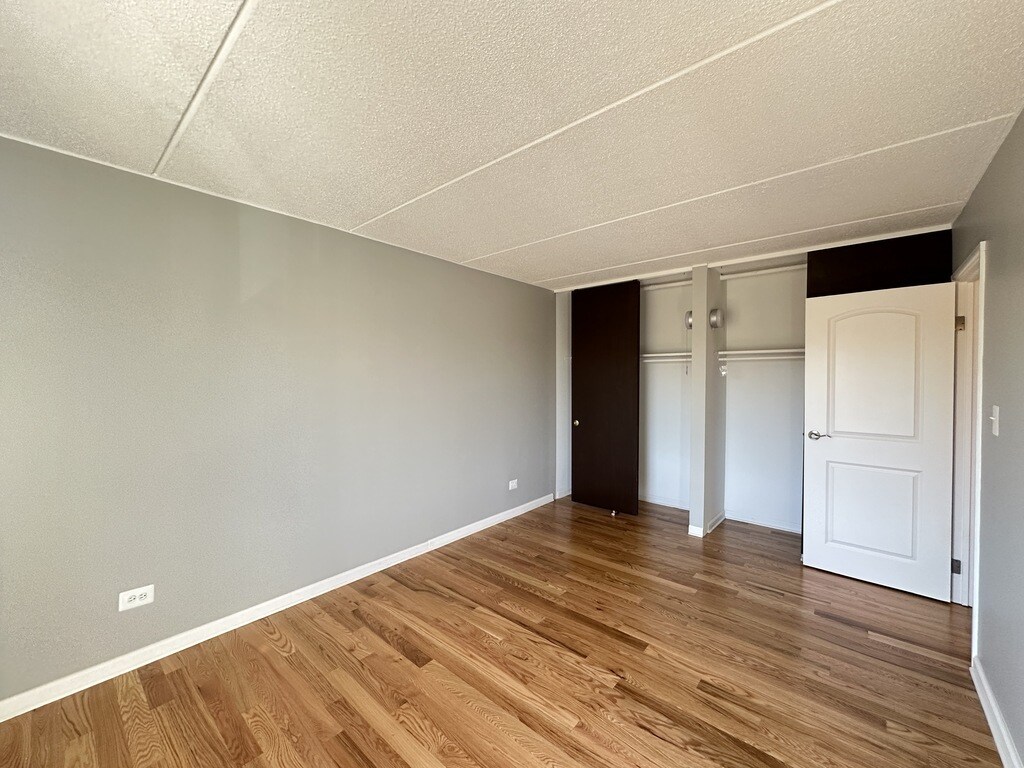 Building Photo - 525 N Quentin Rd