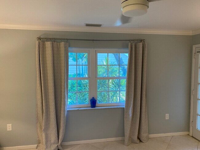 Building Photo - 800 Coquina Ln