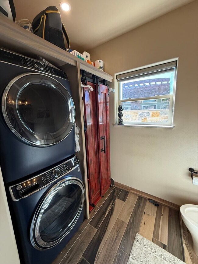 Building Photo - Custom built condo! Country Living! Offered unfurnished OR furnished!