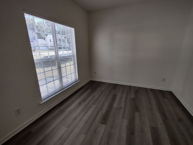 Building Photo - Beautiful 2-story home located in the Reed...