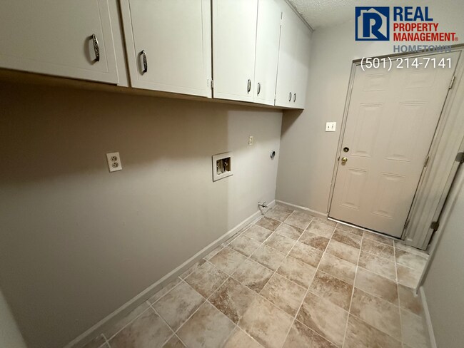 Building Photo - 11 Algonkin Pl