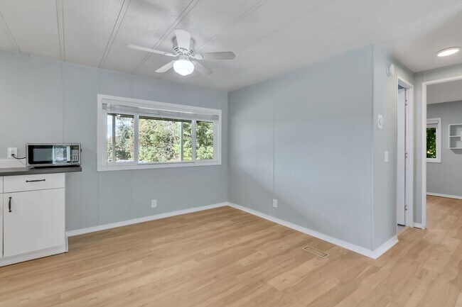 Building Photo - Cozy 3 Bedroom Home on a Large Lot!