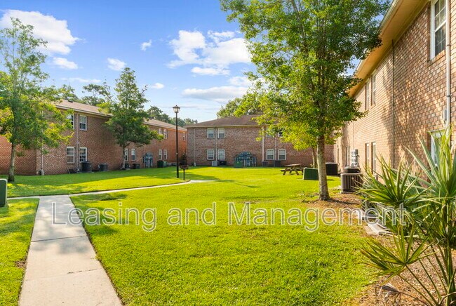 Building Photo - 201 Oakmont Ave