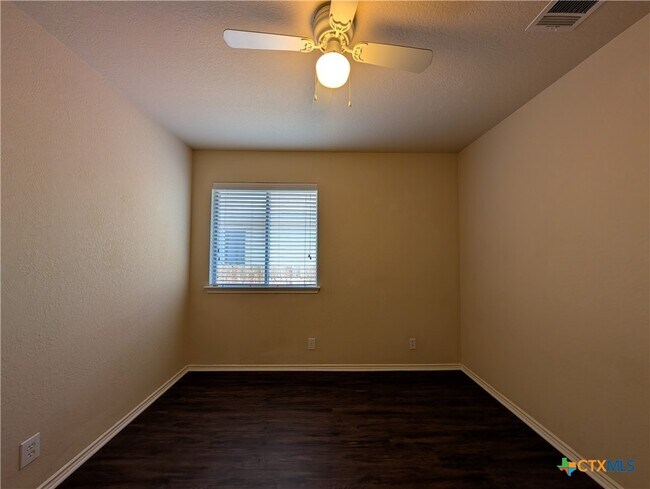 Building Photo - 249 Val Verde Dr