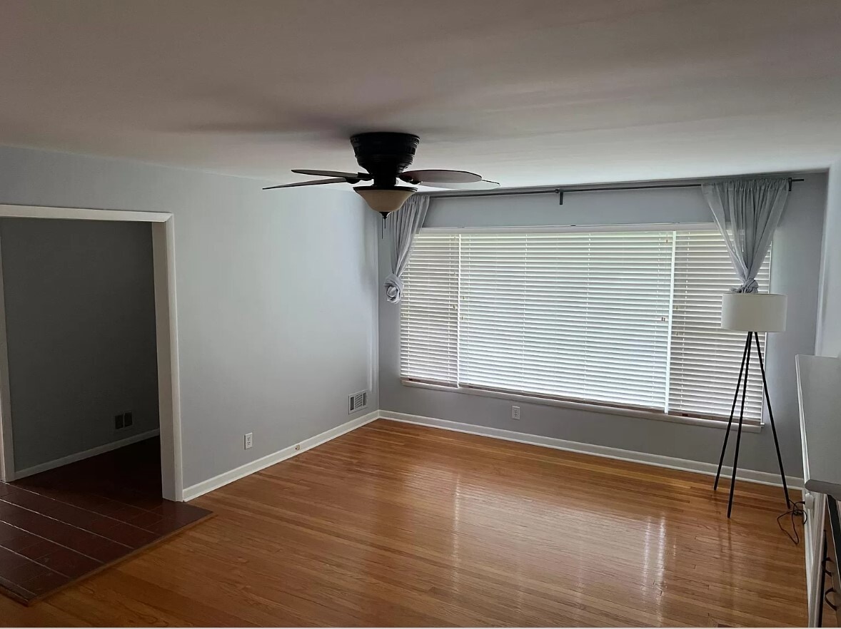 Building Photo - 1120 Ivy Ln