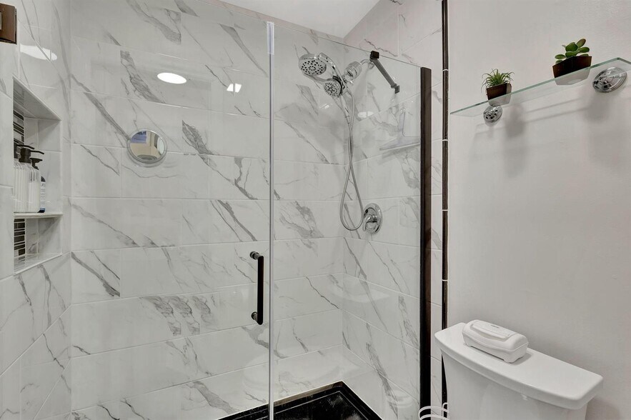 Building Photo - 4693 Lucerne Lakes Blvd E