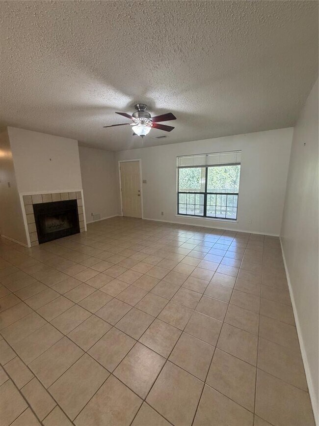 Building Photo - 11101 Oak Branch Dr