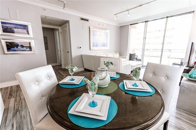 Building Photo - 1350 Main St