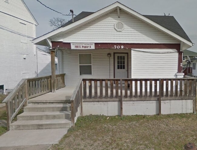 Building Photo - 709 S Poplar St
