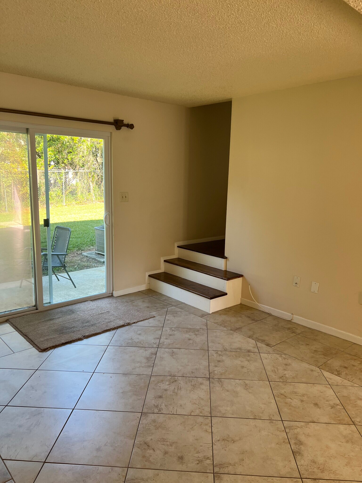 Building Photo - 1525 SE 25th St