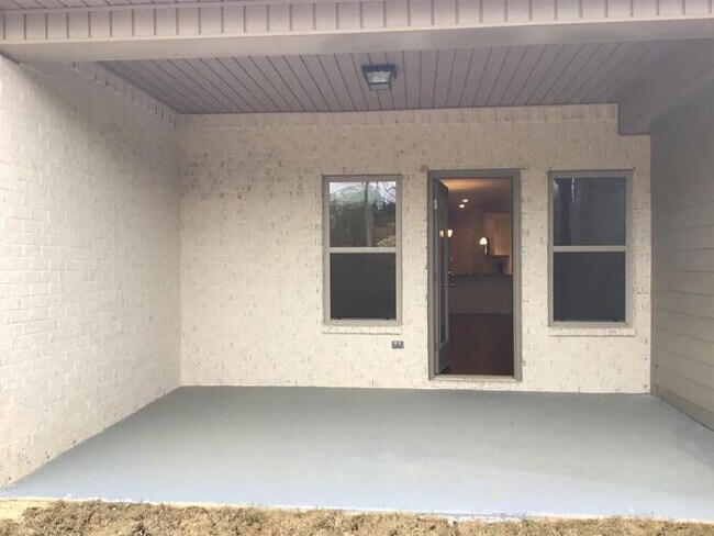 Building Photo - 700 Rivulet Dr SW