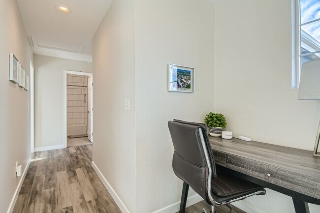 Building Photo - Lovely 3 BDR/3BA Home - 20 Minutes to Denver