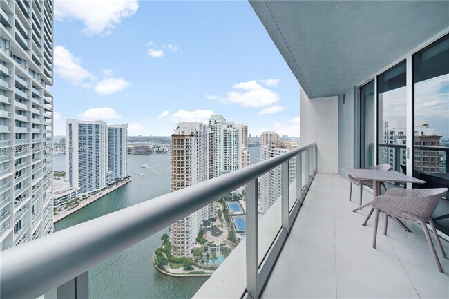 Building Photo - 495 Brickell Ave