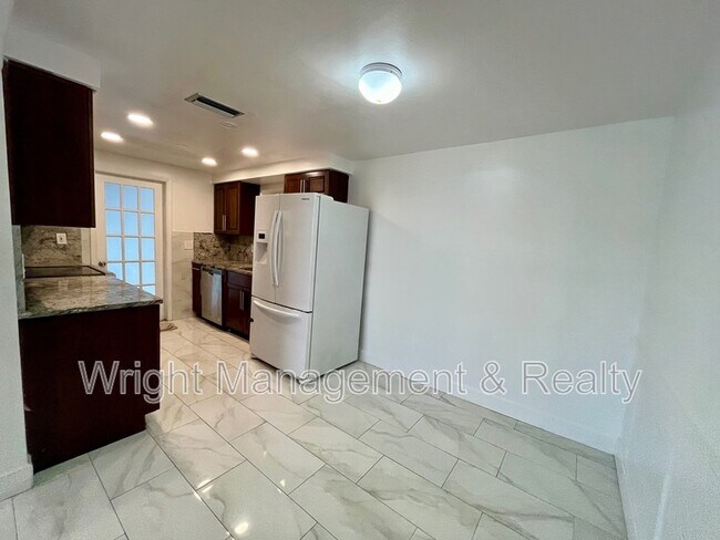 Building Photo - 5121 Dove Dr