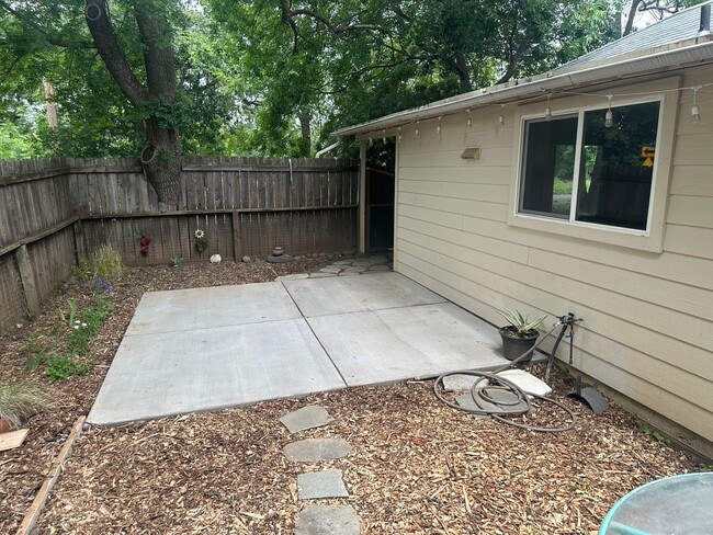 Building Photo - 2050 Laburnum Ave