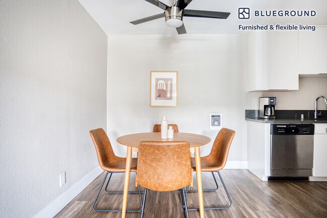 Building Photo - 622 Edgewater Blvd