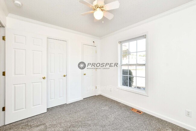 Building Photo - 1082 Hampton Rd