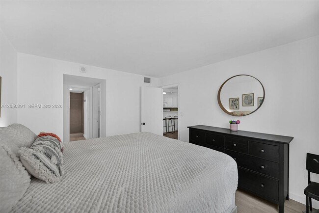 Building Photo - 345 Ocean Dr