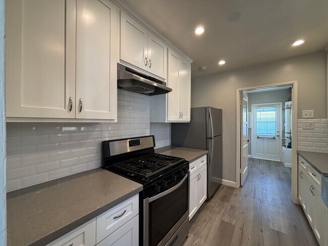 Building Photo - 2nd St., 829-831