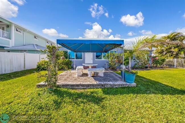 Building Photo - 1201 Avocado Isle