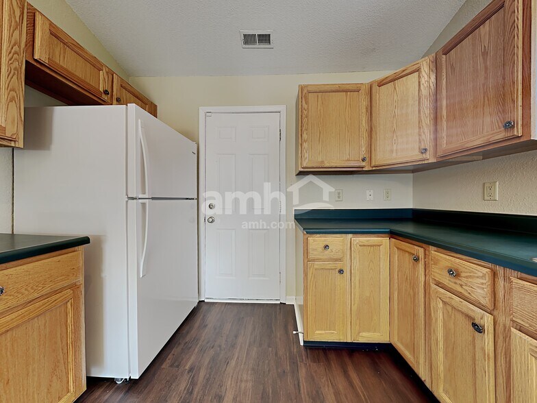 Building Photo - 5521 Bracken Cir