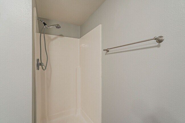 Building Photo - Walking Distance to ASU!