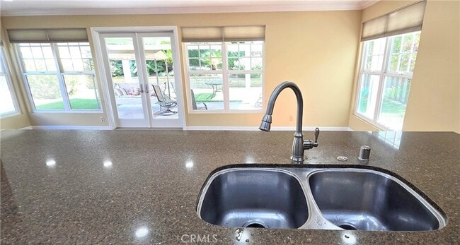 Building Photo - 1400 Post Rd