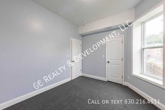 Building Photo - 6433 S Vernon Ave