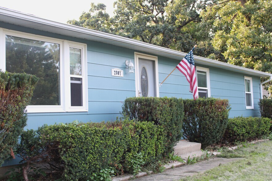 Building Photo - 2807 Benjamin Dr
