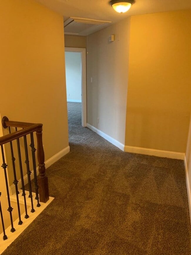 Building Photo - 1305 Halcyon Pl