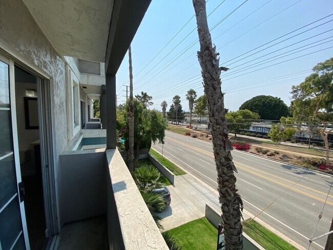 Building Photo - 12036 Culver Boulevard, Unit 4
