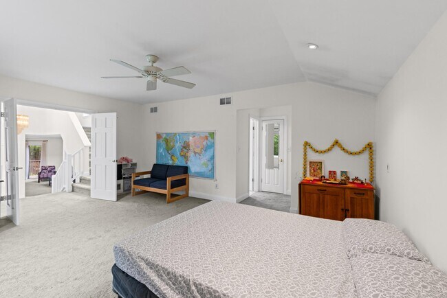 Building Photo - 130 Sayre Dr