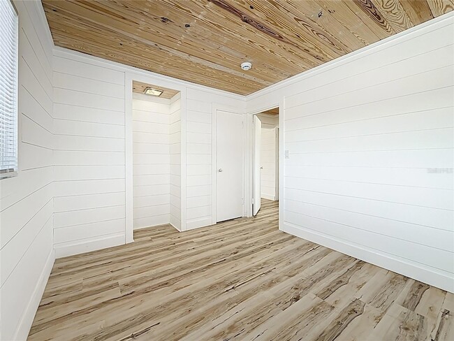 Building Photo - 497 Normandy Rd