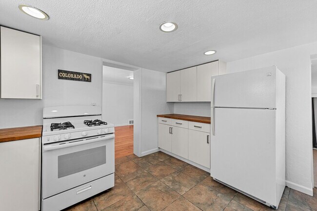 Building Photo - This Renovated Lakewood Ranch is perfect f...